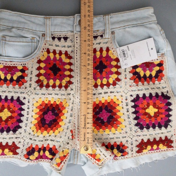 SO Granny Square Crochet Buttonfly Denim Shorts Womens Size 5/27 W Retro Raw New - Picture 10 of 11